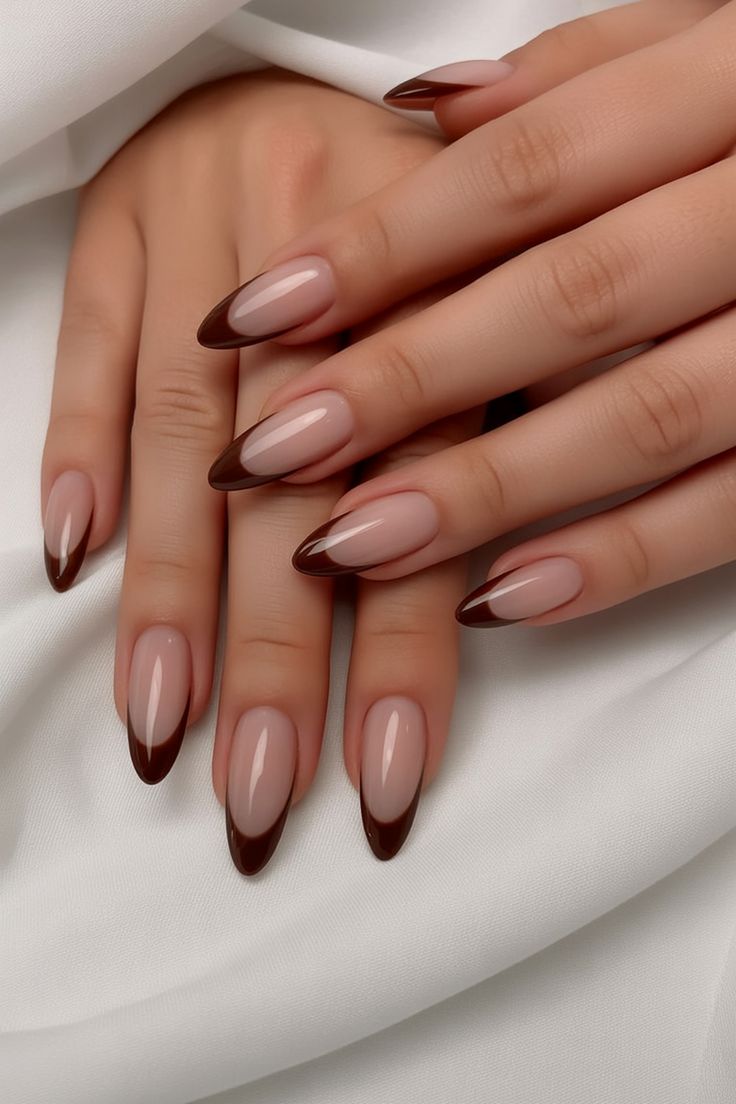 The 2026 French Tip Revival: From Micro-Lines to Graphic Minimalism