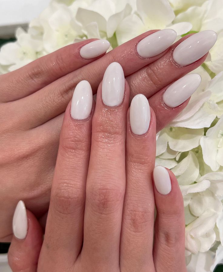 The 2026 White Nail Trend Report: 5 ‘Cloud Dancer’ Manicures Taking Over Pinterest