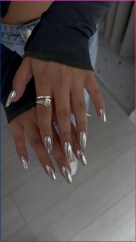Mirror, Mirror: The Ultimate Guide to Chrome Nails for 2026