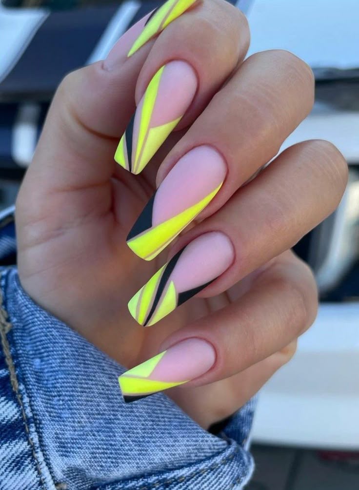 Geometric Nails: Modern, Edgy & Totally Chic Designs to Try